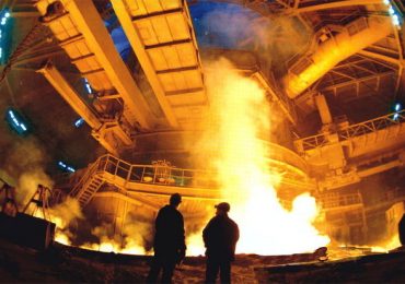 Китай сокращает производство стали третий месяц подряд 