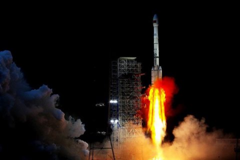 Китайский космический аппарат сел на обратную сторону Луны