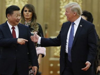 Трамп отложил введение пошлин на товары из Китая