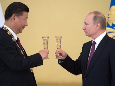 США хотят изолировать Россию и Китай -- Forbes (США)