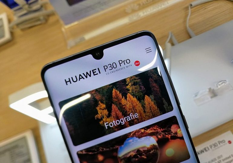 Смартфон Huawei P30 Pro может отправлять запросы на китайские серверы