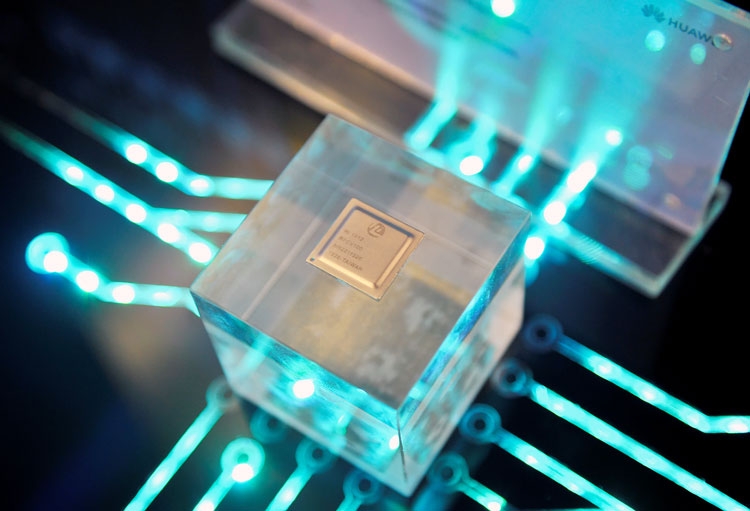 Китайские ученые создали ультратонкие чипы для систем связи