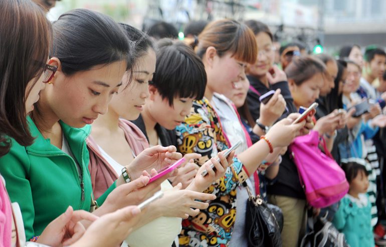 В Китае число пользователей мобильного интернета превысило 1, 1 млрд человек