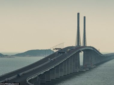 В Китае закончили строительство самого длинного моста в мире