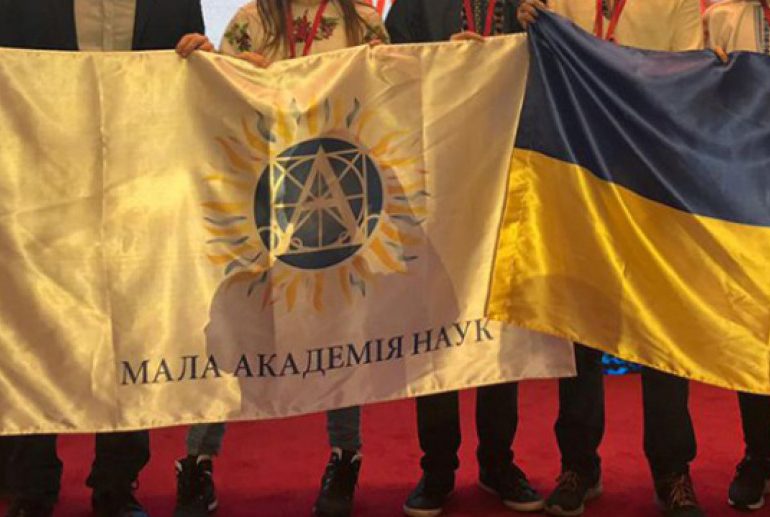Пятеро украинских школьников-изобретателей завоевали золото на конкурсе в Китае