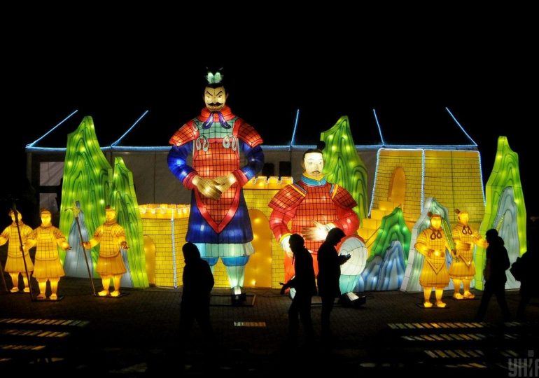 В столице Украины открылся фестиваль гигантских китайских фонарей