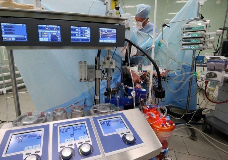 Китайский робот провел успешную операцию по замене коленного сустава