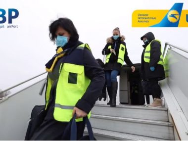 МАУ вывезла еще 200 украинцев из Китая и приостановила полеты в страну