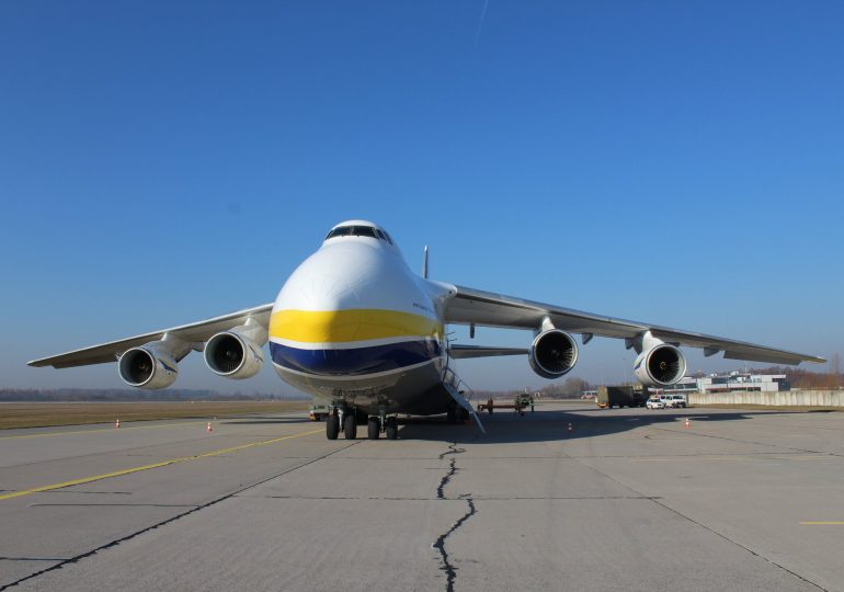 Украинский самолет “Руслан” доставит из Китая в Чехию маски и тесты на коронавирус