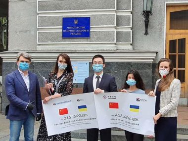 Медицинская дипломатия: Китай продолжает делиться медтоварами и опытом в борьбе с коронавирусом с Восточной Европой