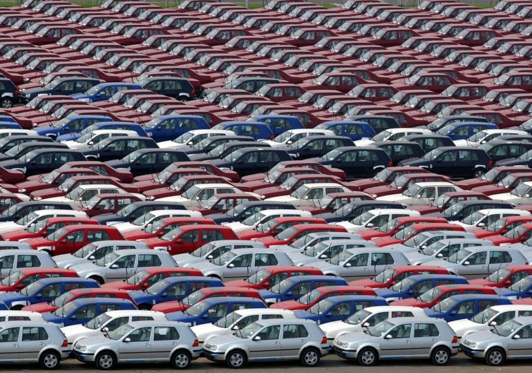 Китай впервые за почти 2 года увеличил продажи автомобилей