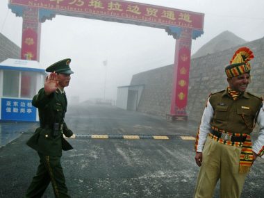 Китай и Индия укрепляют спорный участок, где ранее произошли столкновения между военными