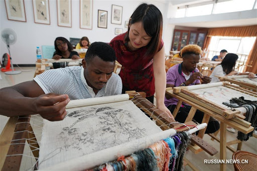 Китай обошел страны Запада по количеству стипендий для африканцев