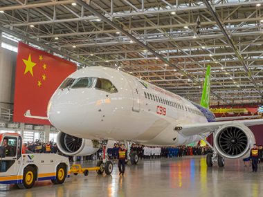 Китайские авиакомпании получили первые лайнеры местного производства