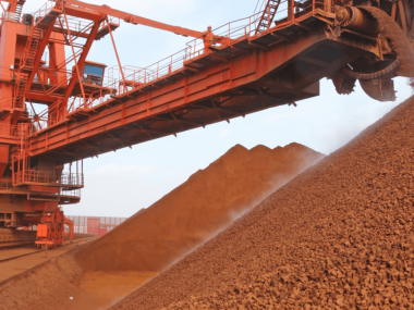 Цены на железную руду в Китае снизились на фоне роста запасов сырья