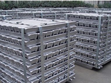 Китай стал крупным импортером алюминия