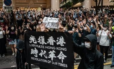 Британия приостановила договор об экстрадиции с Гонконгом