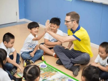 Китай намерен ввести систему кредита социального доверия для иностранных учителей