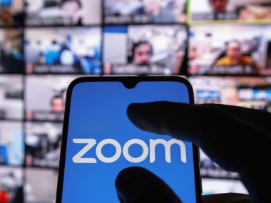 Zoom прекращает продажи в Китае