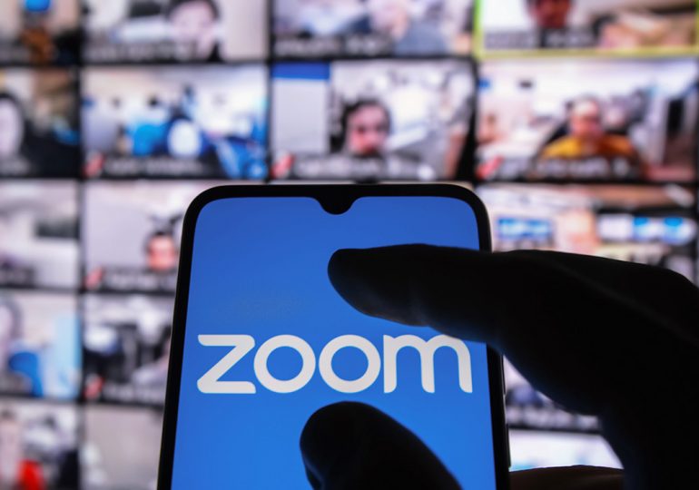 Zoom прекращает продажи в Китае