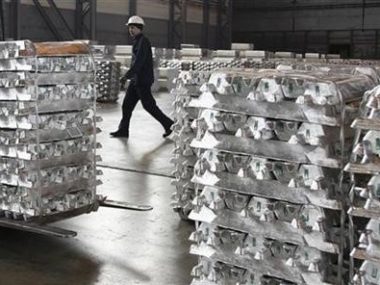 Китай производит больше алюминия, но меньше экспортирует