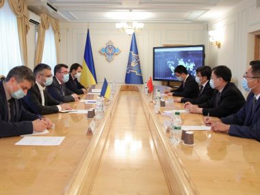 Секретарь СНБО Украины и посол Китая обсудили активизацию сотрудничества