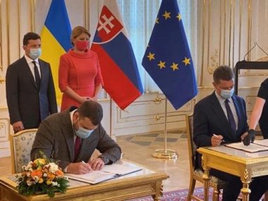Украина и Словакия будут развивать транзитный коридор для доставки грузов из Китая в ЕС