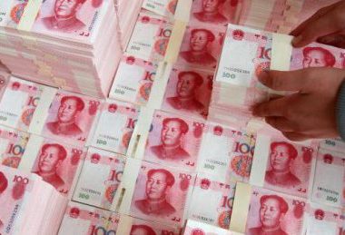 Китайские валютные резервы впервые  сократились за первые пол года