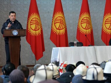 Кыргызстан собирает деньги на погашение госдолга Китаю у населения