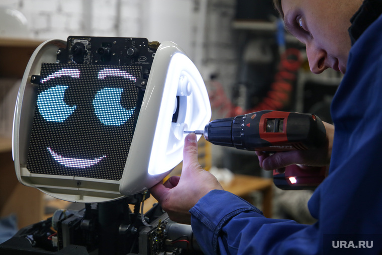 В школах Шанхая работников столовых заменят роботы