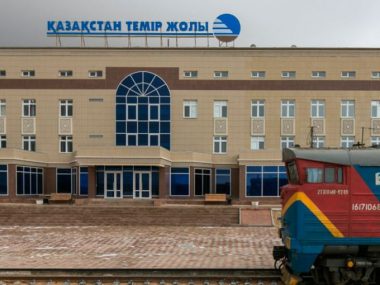 Казахстанская ЖД просит своих грузоотправителей самостоятельно решить вопрос с простоем грузов на китайской границе