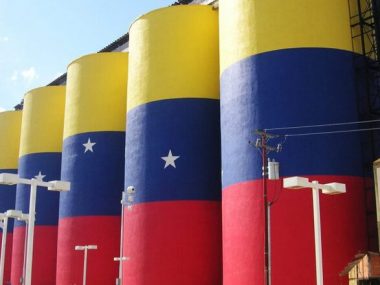 Венесуэла увеличила экспорт нефти втрое и большая часть идёт в Китай