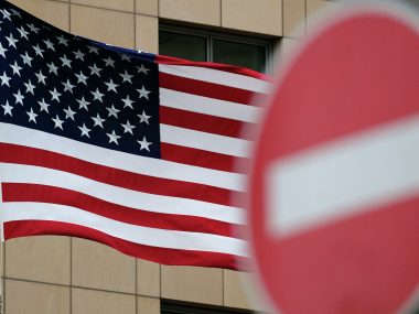 США вводят визовые ограничения против китайских чиновников и военных