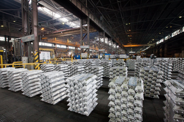 Алюминиевая промышленность Китая увеличивает переработку и перемещает мощности для сокращения выбросов