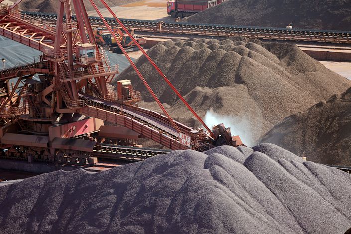 Фьючерсы на железную руду в Китае упали в связи с борьбой со смогом