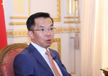 Посол Китая во Франции оправдывает дипломатию в стиле «воинов-волков»