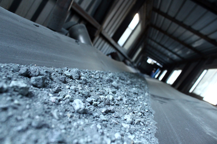 Фьючерсы на железную руду в Китае упали после проверки регулирующих органов