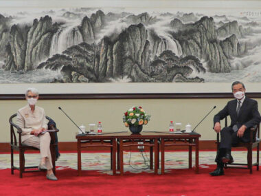 США практикуют сдерживание и подавление развития КНР - заместитель МИД КНР