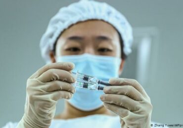 Сингапур поставил под сомнение эффективность китайской вакцины Sinovac