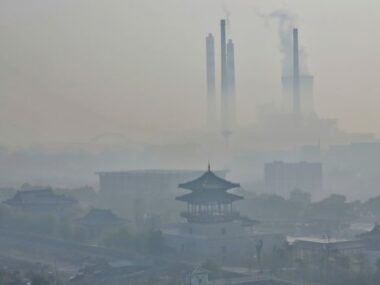 Китай запустил систему торговли квотами на выбросы CO2