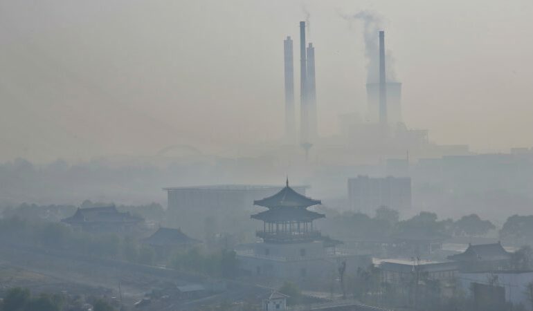 Китай запустил систему торговли квотами на выбросы CO2