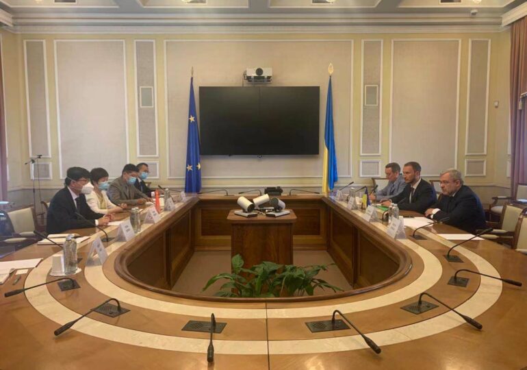 Посол Китая провел встречу с министром энергетики Украины