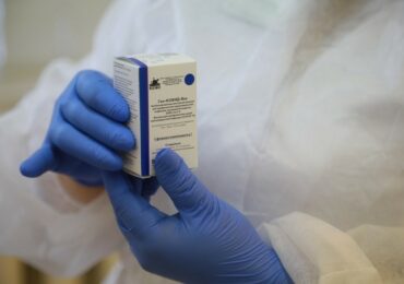 Китай опроверг планы взаимного признания вакцин с Россией