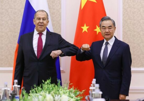 Китай готов сотрудничать с РФ для снижения напряженности на Ближнем Востоке – Ван И