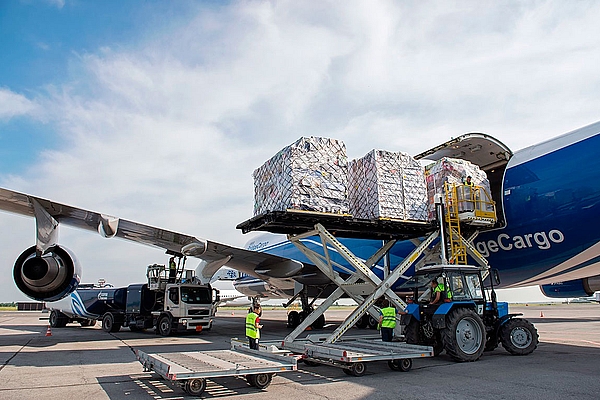 Спрос на авиадоставку грузов из Китая вырос на фоне заторов в портах
