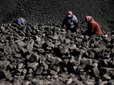 В октябре импорт угля в Китай вырос почти в два раза