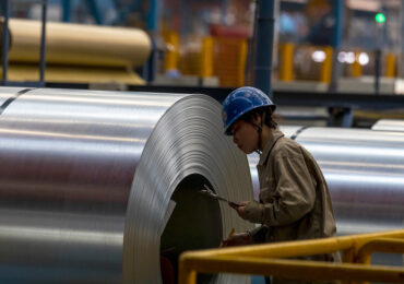 Цены на сталь в Китае падают на фоне слабого спроса