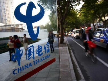 Китай осудил США за лишение лицензии американской "дочки" China Telecom