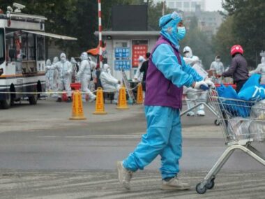 Западные управленцы покидают Китай в связи с ужесточением коронавирусных ограничений