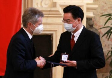 Китай пригрозил чешским властям из-за связей с Тайванем